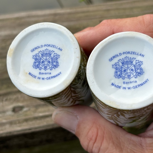 Green White Salt and Pepper Shaker Set Bavaria Germany Shaker Set - Picture 5 of 7